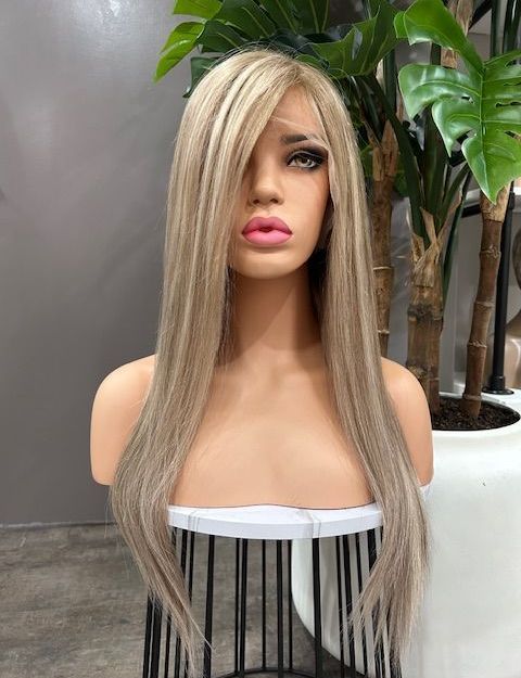 MIA – NATURAL BLONDE WIG