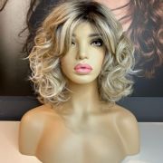 VOGUE – PEARL BLONDE WIG WITH ROOT (WAVY)