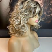 VOGUE – PEARL BLONDE WIG WITH ROOT (WAVY)