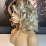 VOGUE – PEARL BLONDE WIG WITH ROOT (WAVY)