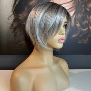 ROXIE – GREY SHORT BOB WIG