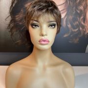 YASMIN – CROPPED WIG WITH MEDIUM BROWN TONES