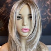 LEONA – SANDY BLONDE WIG WITH ROOT